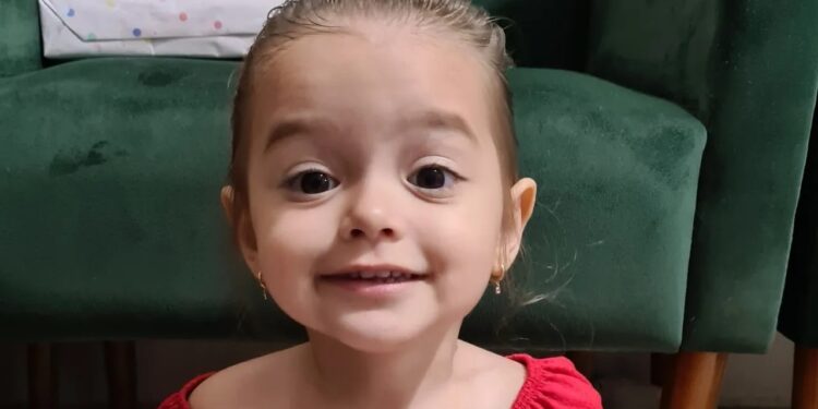 Campanha para ajudar criança com tumor cerebral de família de Jaraguá do Sul.