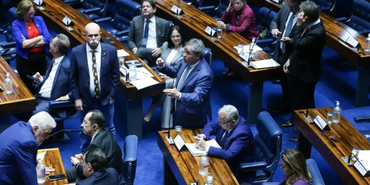 Senado aprova PEC sobre criminalização da posse de drogas