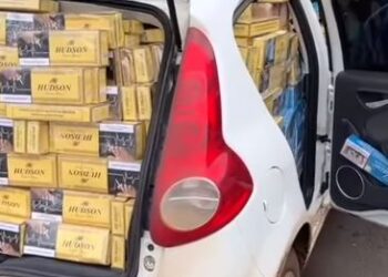 (Vídeo) Fiat Palio com 17.500 maços de cigarros é apreendido em Santa Catarina