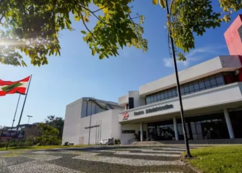 Com dívida histórica de R$ 11 bi, SC quer renegociar débitos com a União