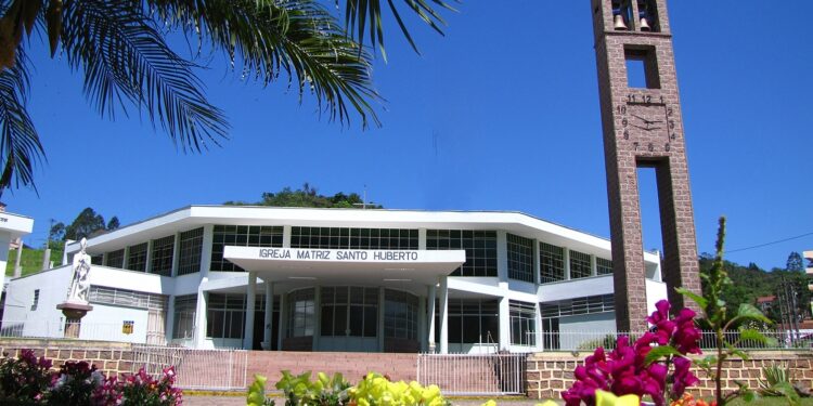 Polêmica com padre da Paróquia Santo Huberto, em Ibirama, surpreende comunidade e gera preocupação entre pais