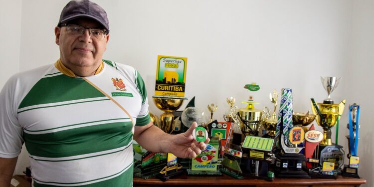 Curitibano é campeão nacional de futebol de mesa e promove o esporte para novas gerações