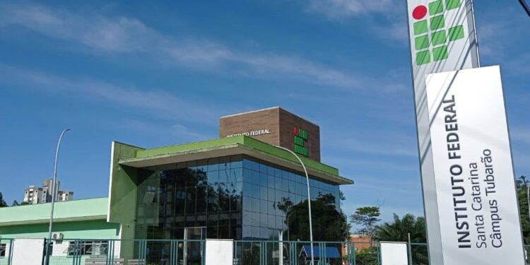 IFSC suspende exame de classificação e calendário acadêmico em todo o Estado