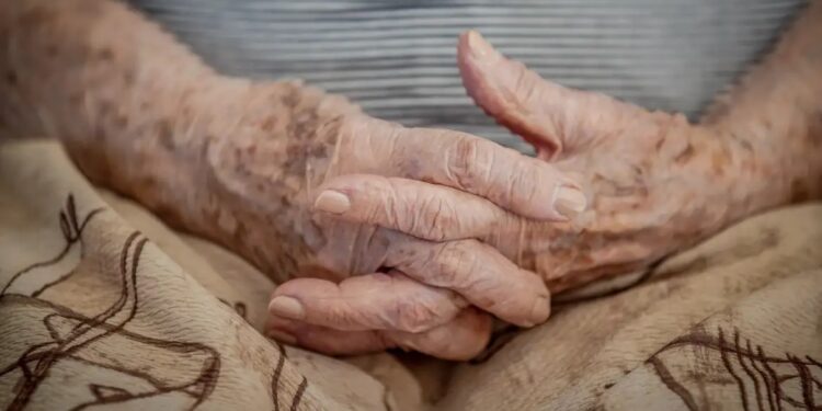 Idoso é condenado a 20 anos de prisão em SC por estupro contra a esposa de 73 anos