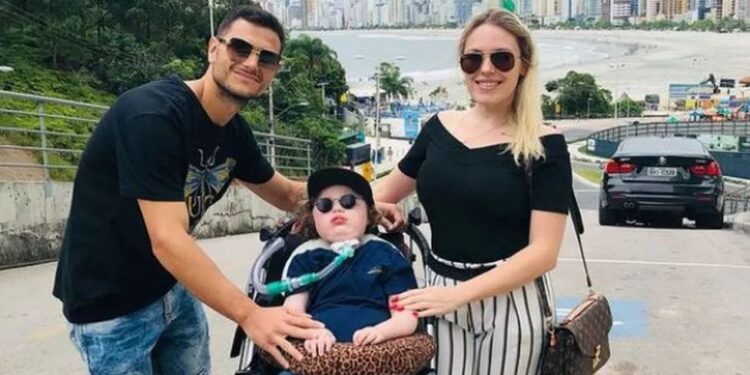 Pais condenados por se apropriarem de dinheiro da campanha AME Jonatas são presos em SC