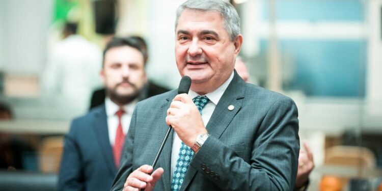 Lunelli cobra instalação de equipamentos na Escola Professor Lino Floriani, em Jaraguá do Sul
