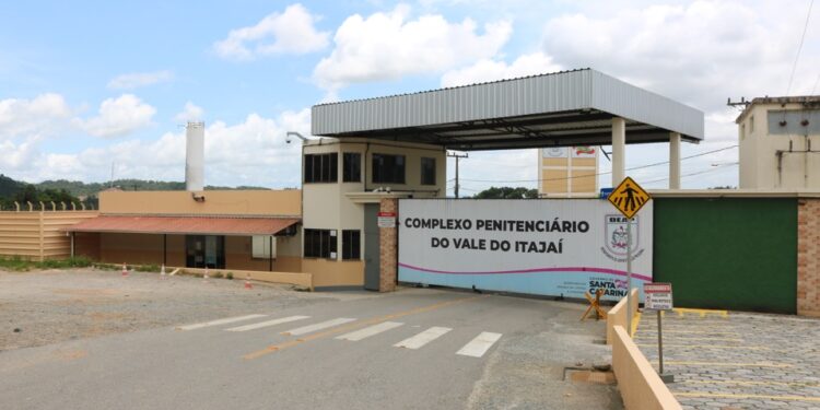 Superlotação no Complexo Penitenciário do Vale do Itajaí faz cerca de 230 presos serem soltos