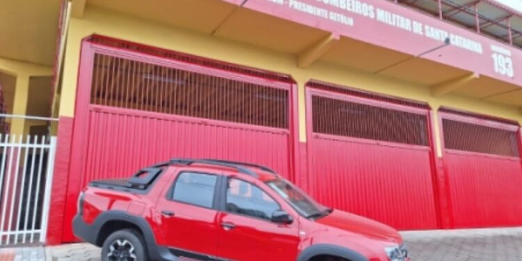 Bombeiros Voluntários de Presidente Getúlio recebe novo veículo