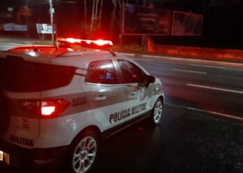 Homem fica furioso após ter carro guinchado e ameaça guincheiro e família de morte em Massaranduba