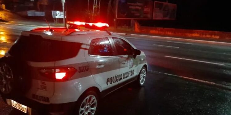 Homem fica furioso após ter carro guinchado e ameaça guincheiro e família de morte em Massaranduba