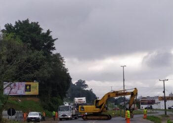 Motoristas devem ficar atentos às obras para colocação de tubulação na BR 470, em Rio do Sul