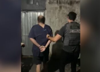 Auxiliar de cozinha é preso com quase 500 vídeos de abuso sexual infantil em Joinville