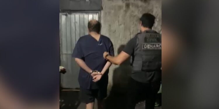 Auxiliar de cozinha é preso com quase 500 vídeos de abuso sexual infantil em Joinville