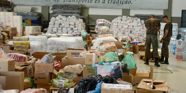 Aeroportos de Navegantes e Joinville suspendem temporariamente campanha de doações em SC