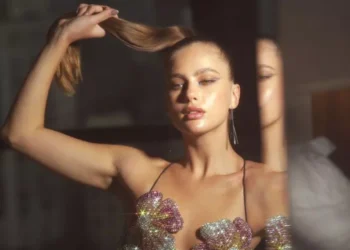 Saiba quem é a modelo catarinense que vai protagonizar websérie da Vogue