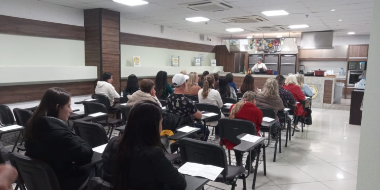 Angeloni promove cursos gratuitos de gastronomia em maio, em Jaraguá do Sul