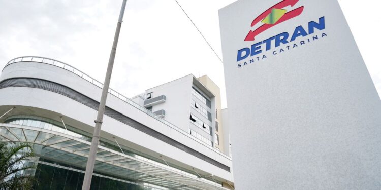 Polícia alerta para site falso do Detran de SC