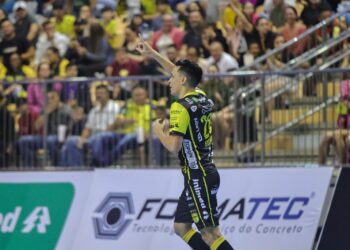 Jaraguá goleia Blumenau e segue com 100% no Catarinense