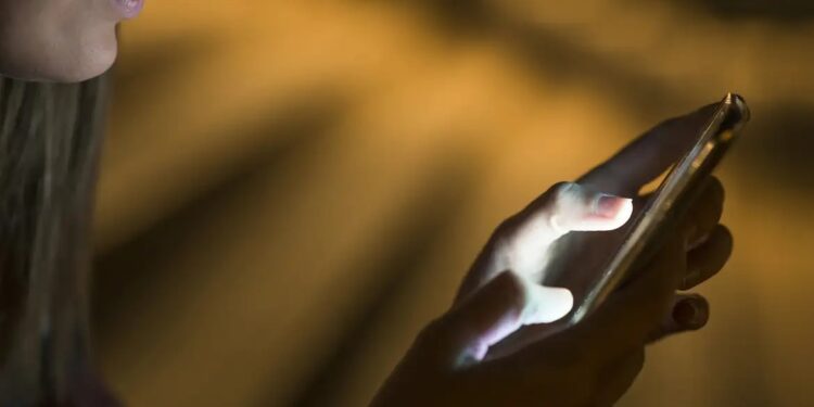 Febraban aponta que 7 em cada 10 transações bancárias são via celular