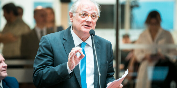 Assembleia Legislativa aprova incentivo ao diagnóstico tardio do Autismo em adultos e idosos em SC