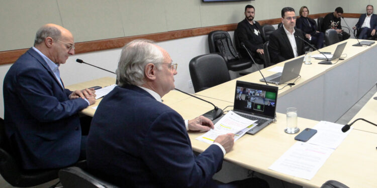 Selo Autista a Bordo é aprovado em comissão e segue para o plenário da Alesc