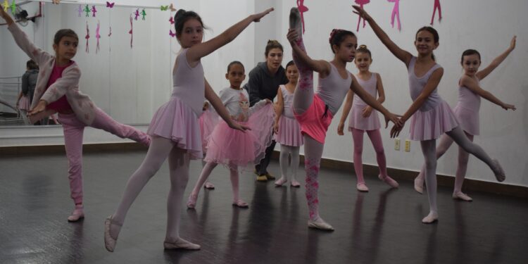 “Dança Guaramirim” marca abertura das comemorações do aniversário de 75 anos do município