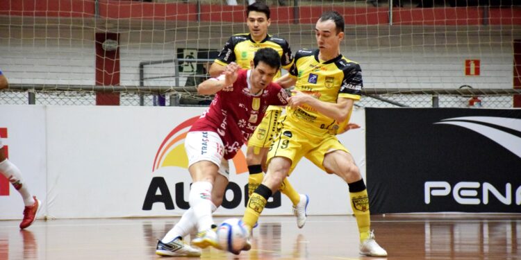 Jaraguá Futsal perde nos pênaltis e se despede da Copa do Brasil