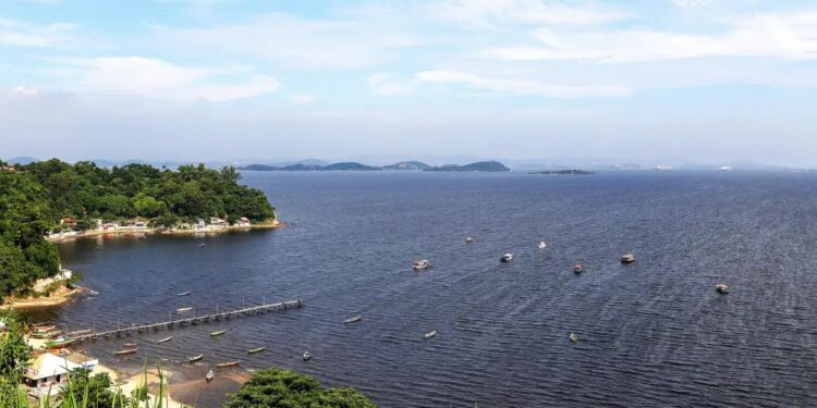 Senado adia votação de projeto que garante acesso público a praias