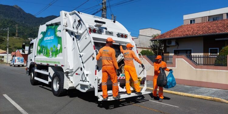 Samae mantém coleta de resíduos no feriado de aniversário em Jaraguá do Sul 