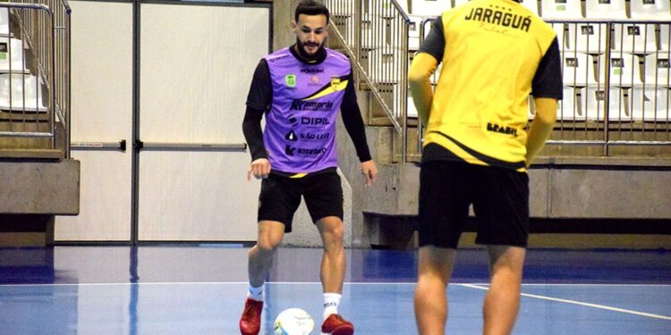 Jaraguá Futsal encara o São Francisco pelo Campeonato Catarinense