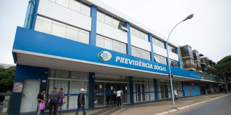 Greve dos servidores e peritos afeta atendimento no INSS