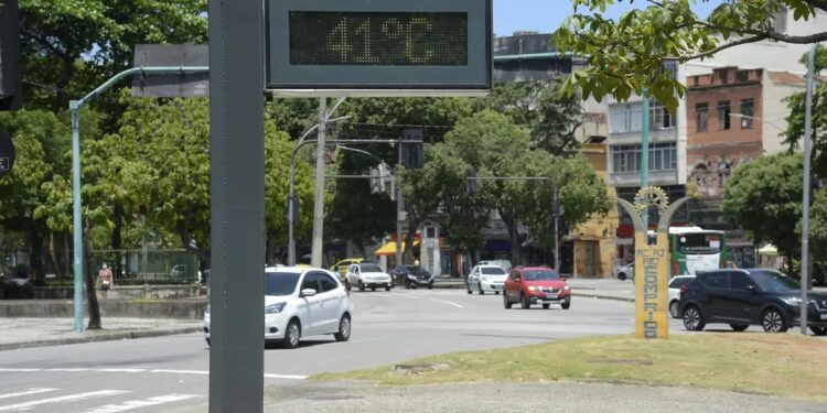Inmet emite alerta laranja para onda de calor em SC e outros 10 estados